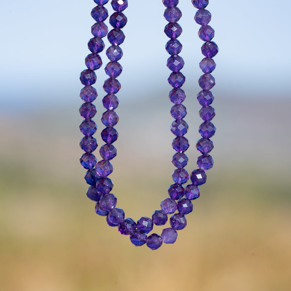 Perles rondes facettes en Améthyste violette de 4,4 mm ( rang de env 96 perles )