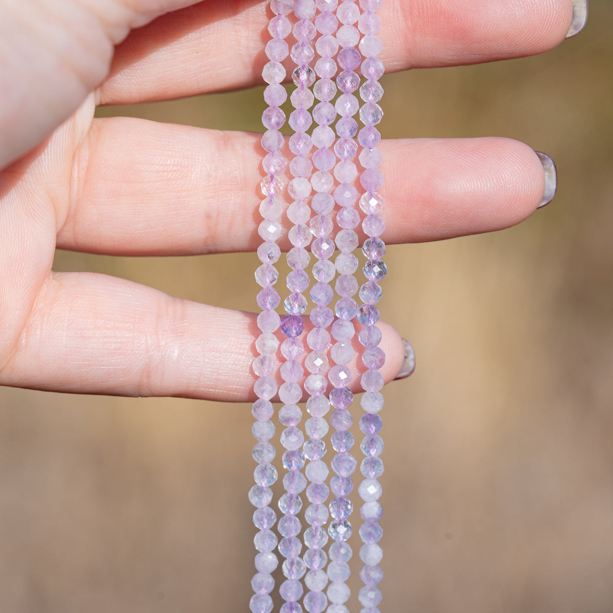 Perles rondes facettes en Améthyste lilas de 3,4 mm ( rang de env 118 perles )