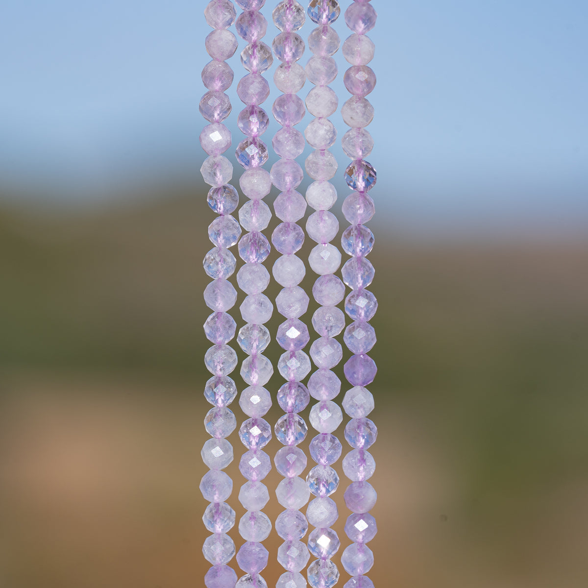 Perles rondes facettes en Améthyste lilas de 3,4 mm ( rang de env 118 perles )