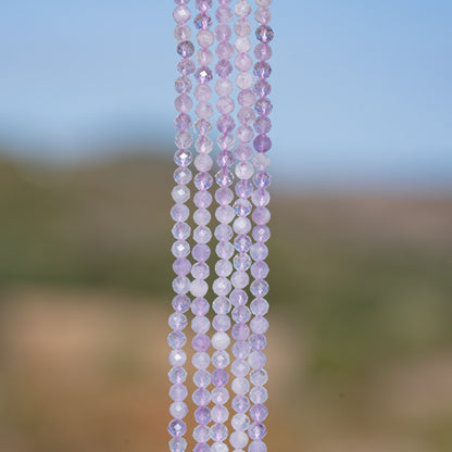 Perles rondes facettes en Améthyste lilas de 3,4 mm ( rang de env 118 perles )