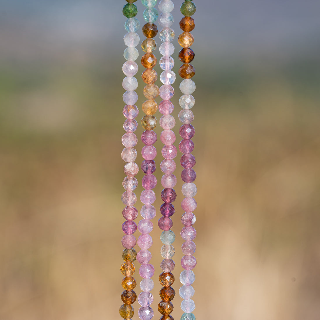 Perles rondes facettes de Tourmaline multicolore de 4 mm ( 1/2 rang de env 50 perles )