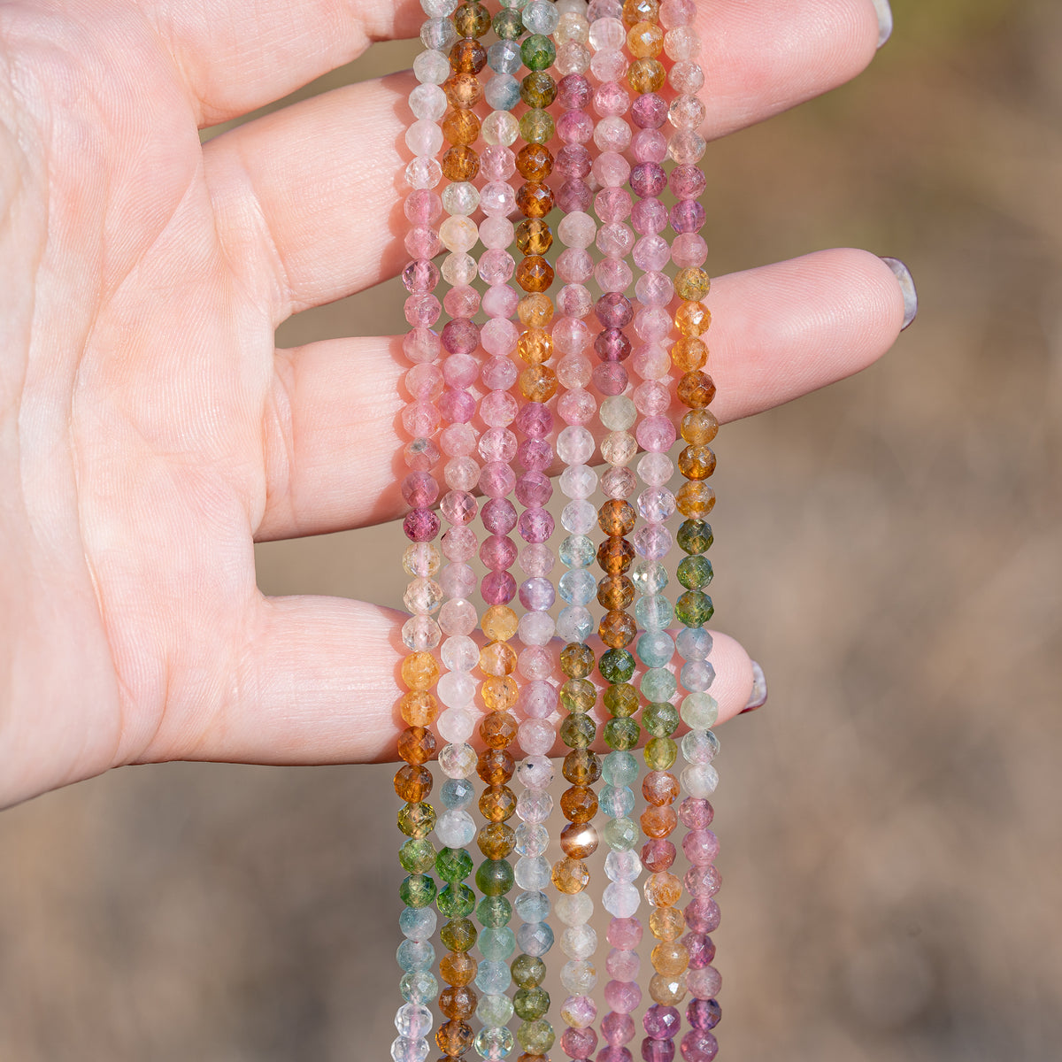 Perles rondes facettes de Tourmaline multicolore de 4 mm ( 1/2 rang de env 50 perles )