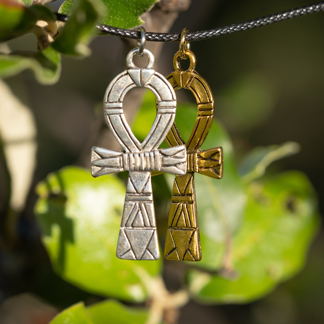 Breloque croix de Ankh en métal argenté ou doré au choix de 4 cm ( à l&