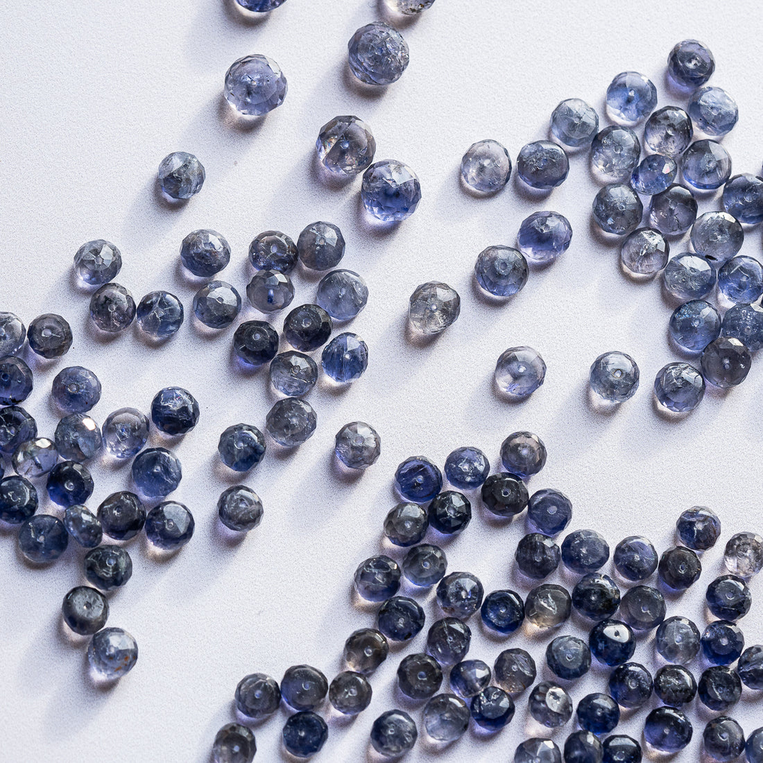 Perles rondelles facettes AA de Iolite de 6/9 mm ( lot de 2 perles )