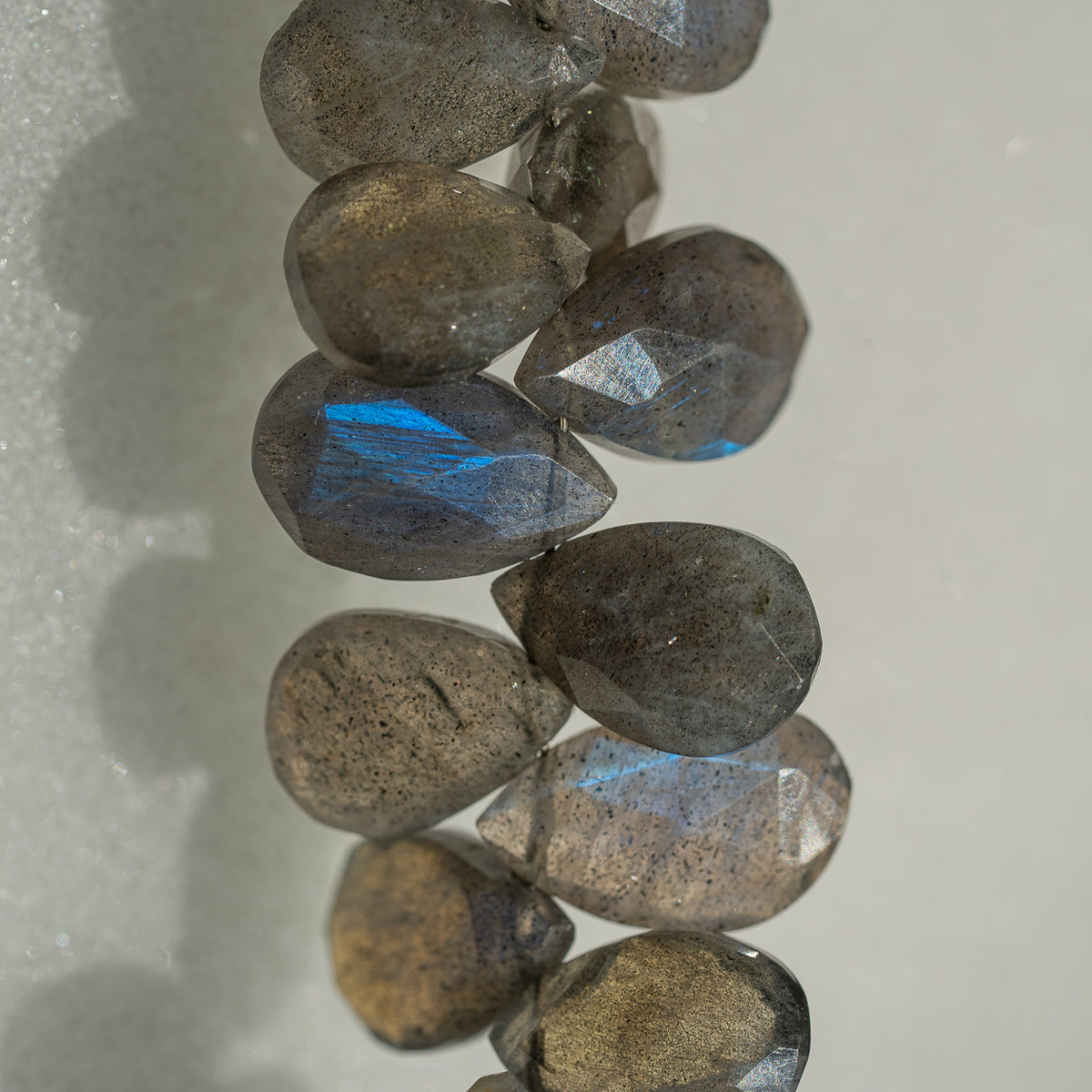 Perles gouttes facettes AA de labradorite de 11/12 mm ( lot de 2 perles )