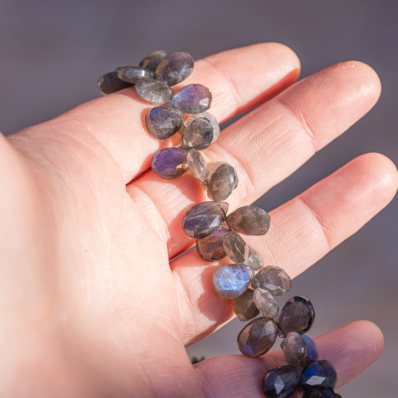 Perles gouttes facettes AA de labradorite de 10/12 mm ( lot de 2 perles )