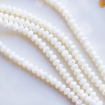 Perles rondelles lisses de nacre de 7 x 5 mm ( rang de env 78 perles )