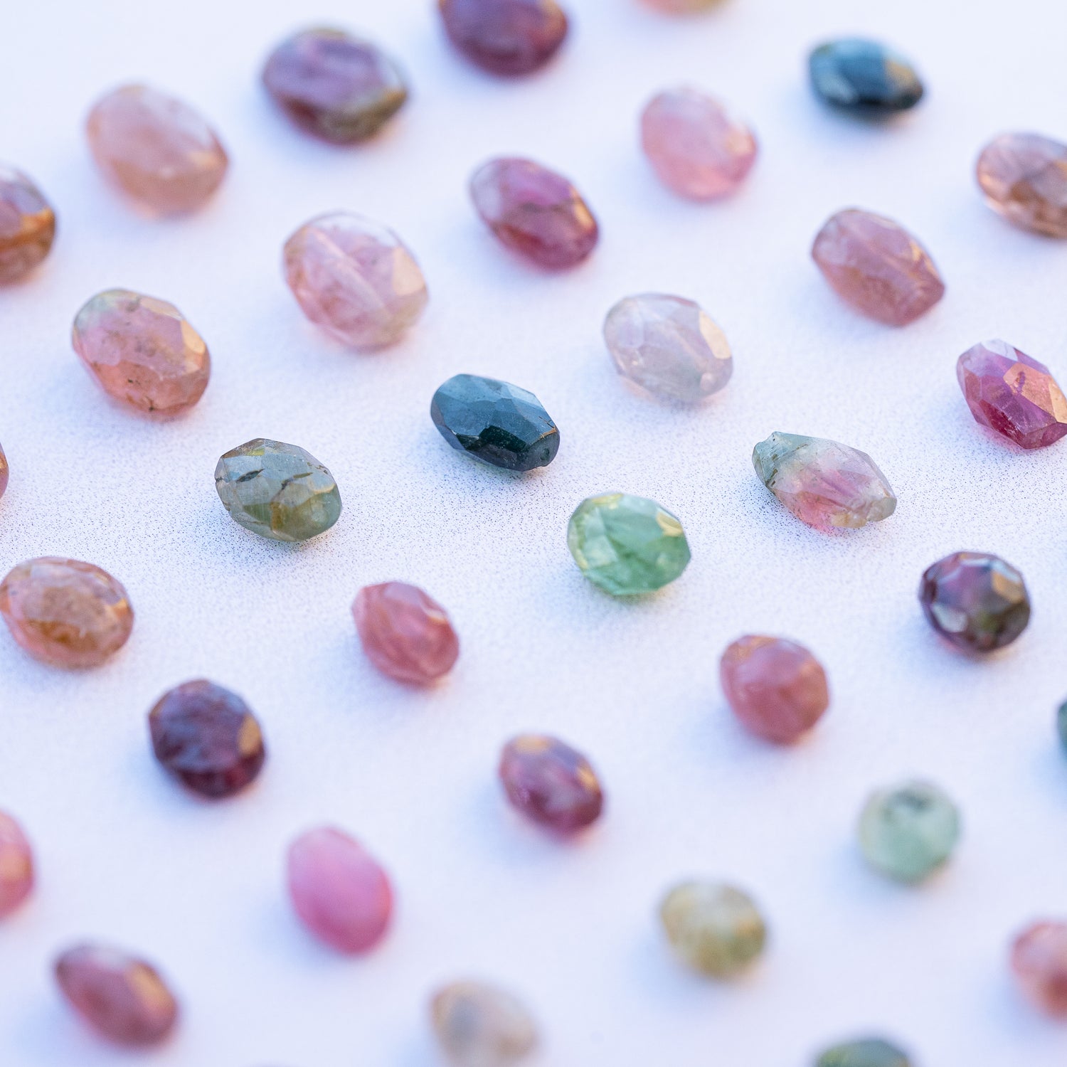 Perles ovales facettes de Tourmaline multicolore de 5,5 à 13 mm au choix ( à l&