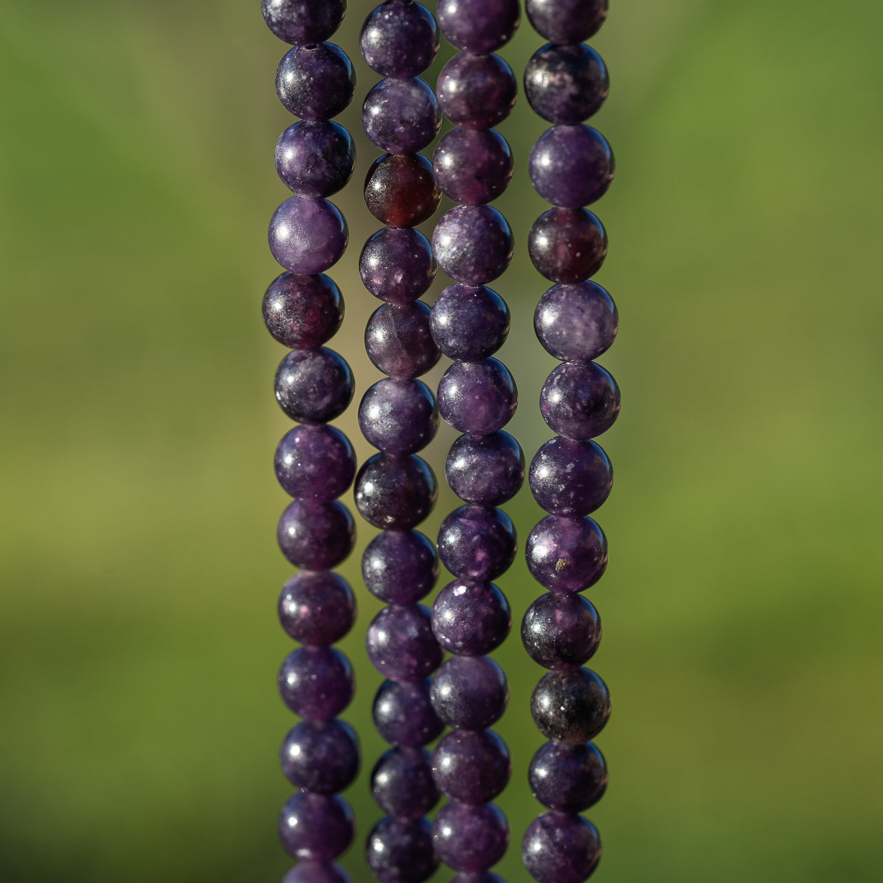 Perles rondes lisses de Lépidolite de 6,5 mm ( rang de env 58 perles )