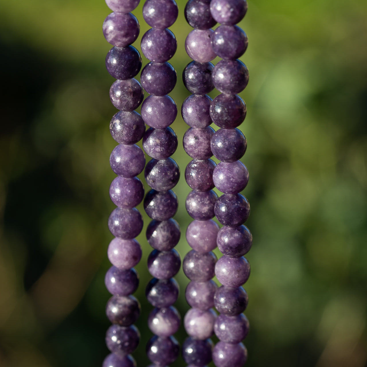 Perles rondes lisses de Lépidolite de 8,5 mm ( rang de env 45 perles )