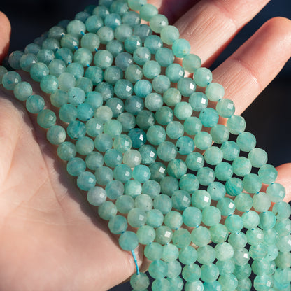 Perles rondes facettes en Amazonite du Pérou de 6,5 mm ( rang de env 60 perles )