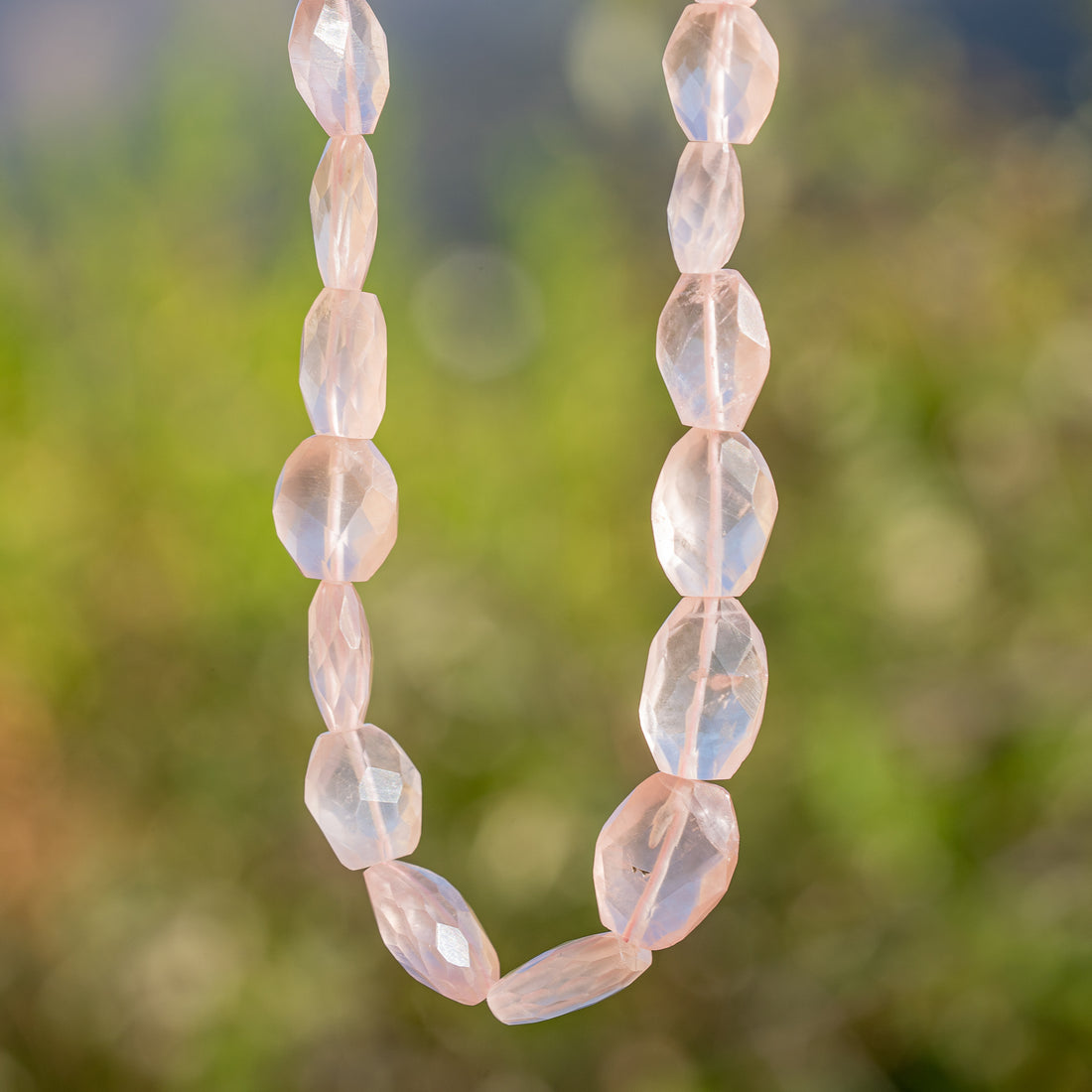 Fil complet de env 44/46 cm perles pépites facettes de Quartz rose de 7 à 15 mm