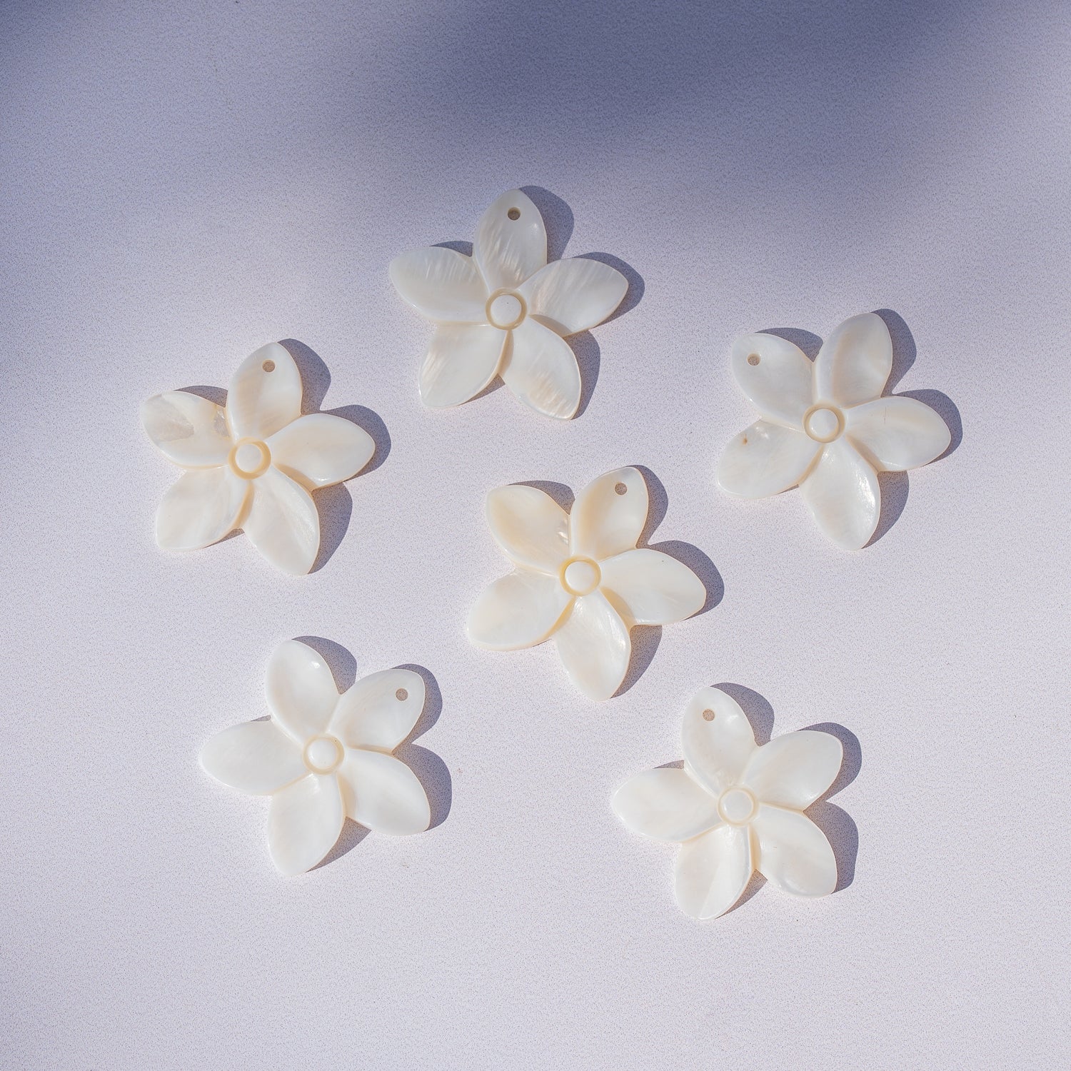 Breloques fleur en nacre de 29,5 x 31 mm ( à l&