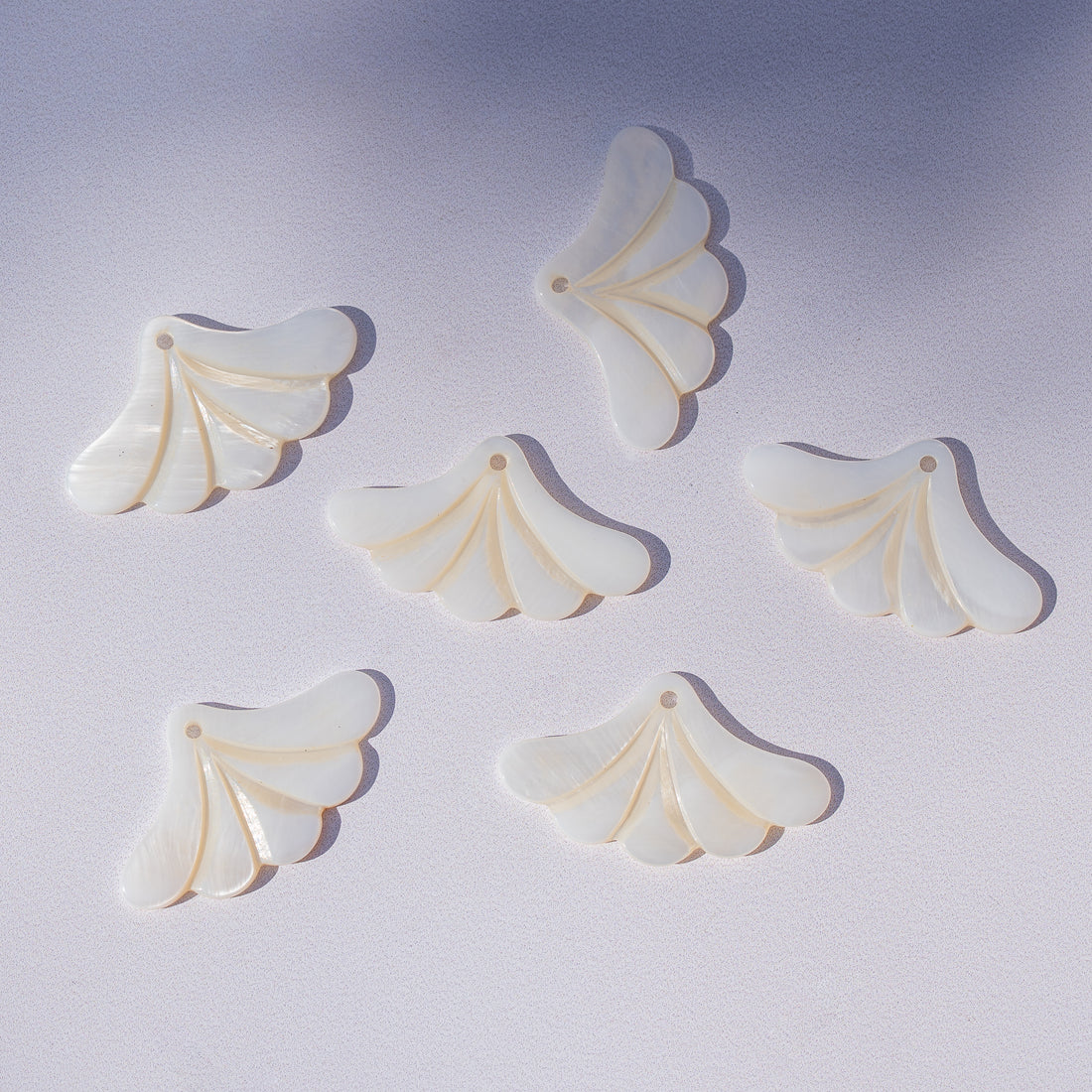 Breloques éventail/feuille en nacre de 23 x 37 mm ( à l&