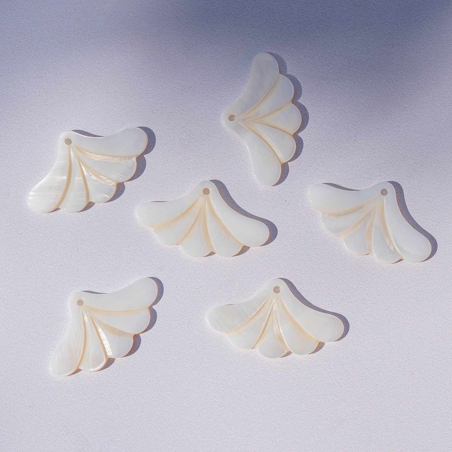 Breloques éventail/feuille en nacre de 23 x 37 mm ( à l&