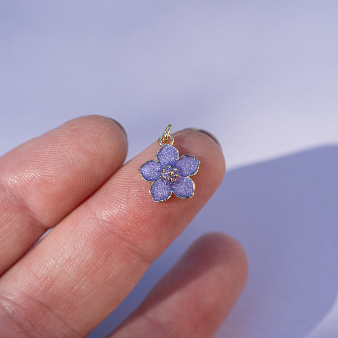 Breloques fleurs émaillées en laiton plaqué or 18K de 13 mm couleurs au choix ( à l&
