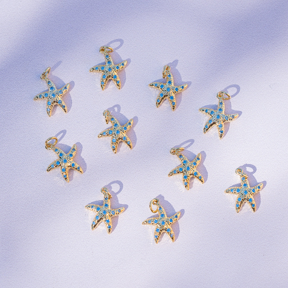 Breloques étoiles de mer en laiton plaqué or 18k et zirconium bleu de 14 mm ( à l&