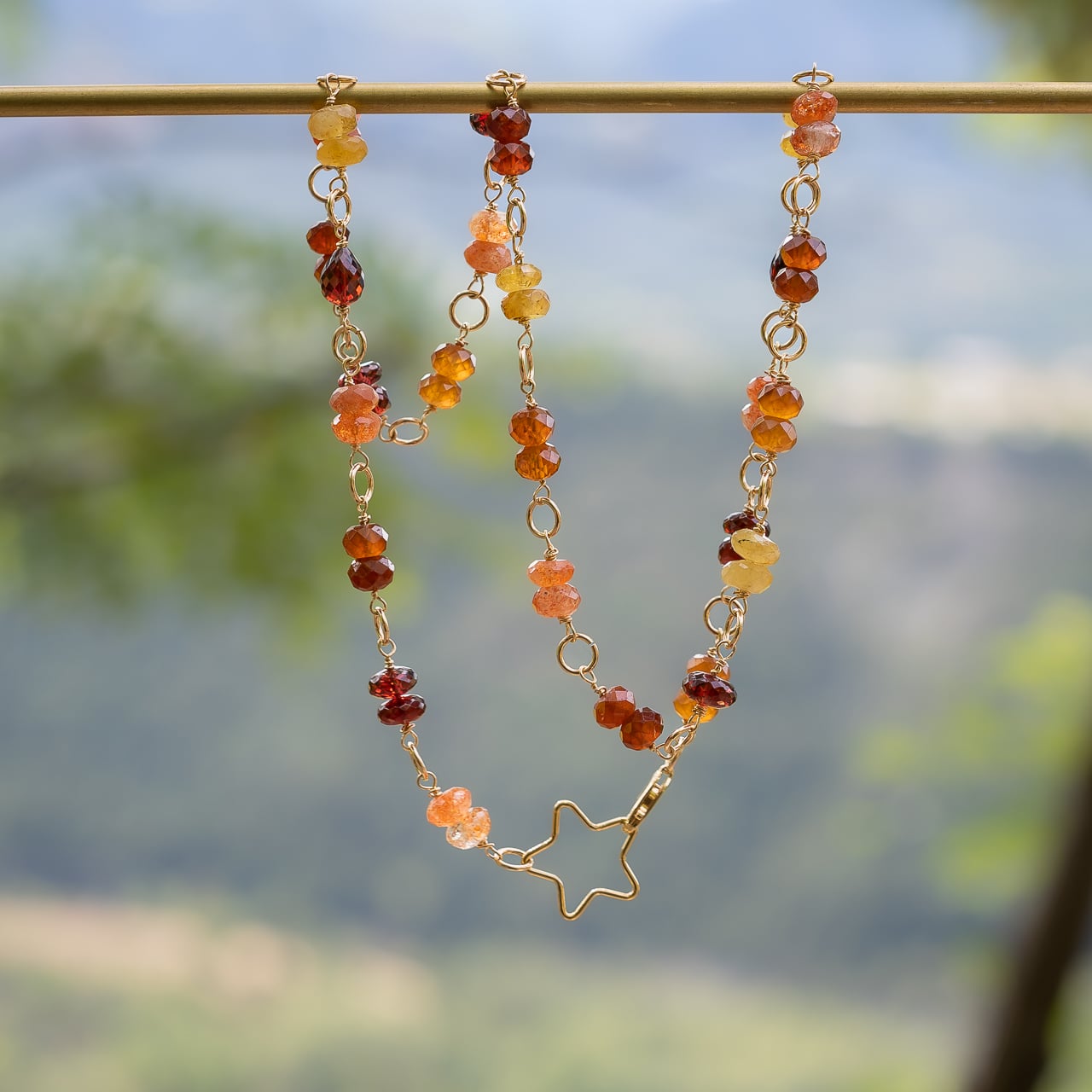 Collier gold filled en Héliodore, pierre de soleil, Grenat almandin et hessonite