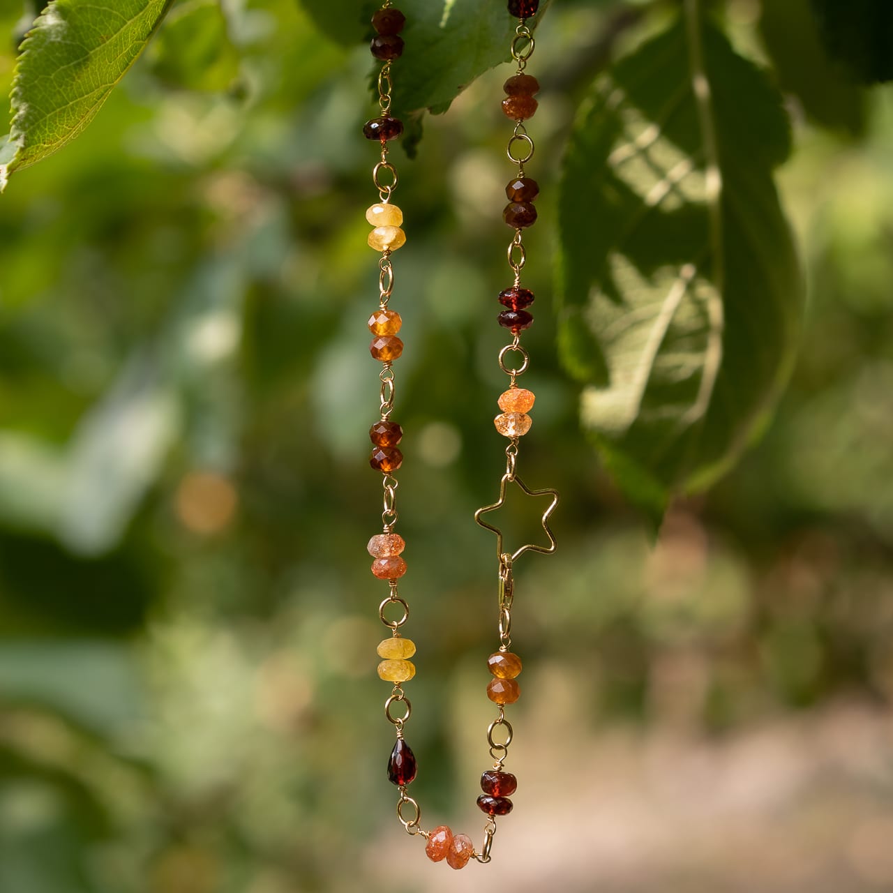 Collier gold filled en Héliodore, pierre de soleil, Grenat almandin et hessonite