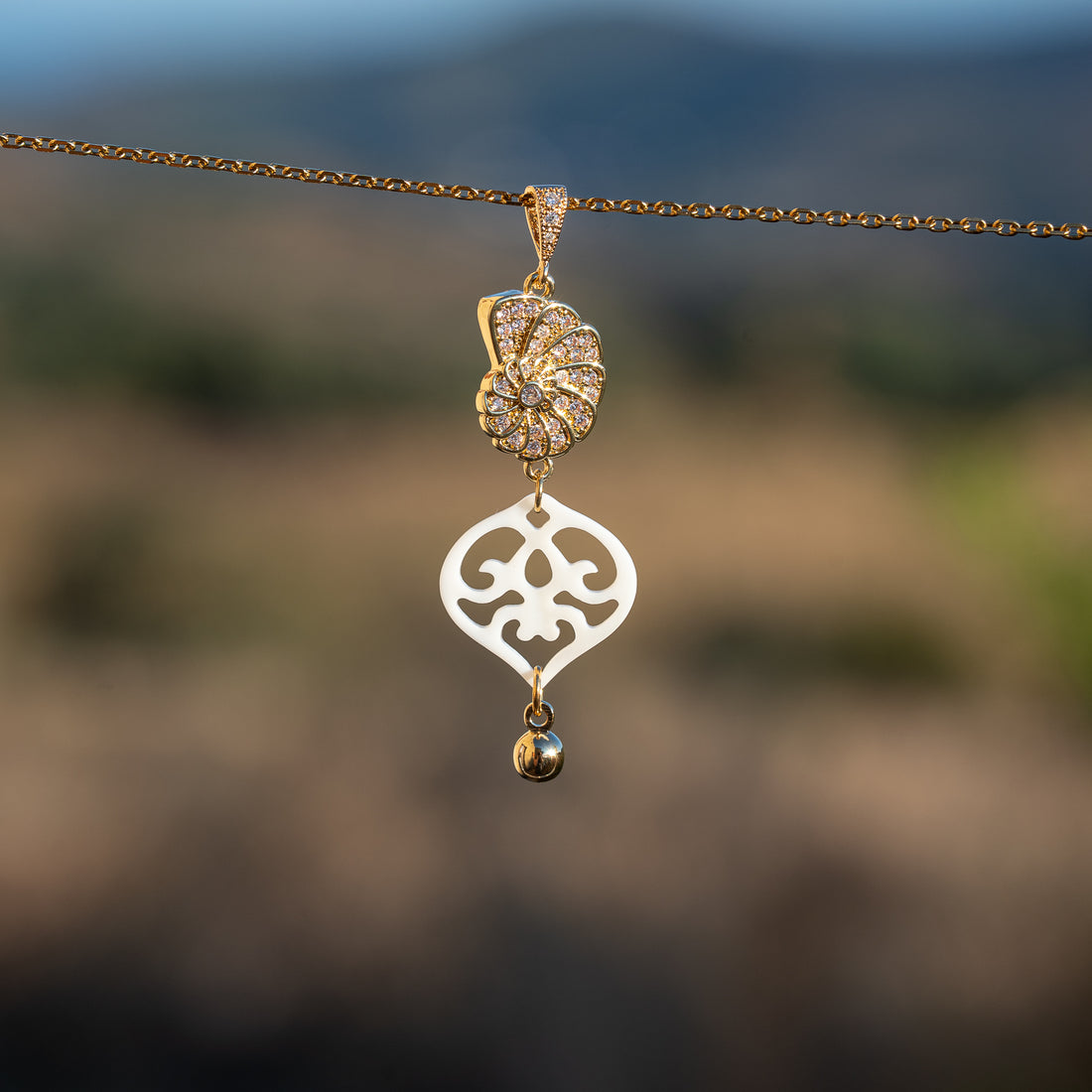 Breloques coeur ajourées en nacre de 19 mm ( à l&