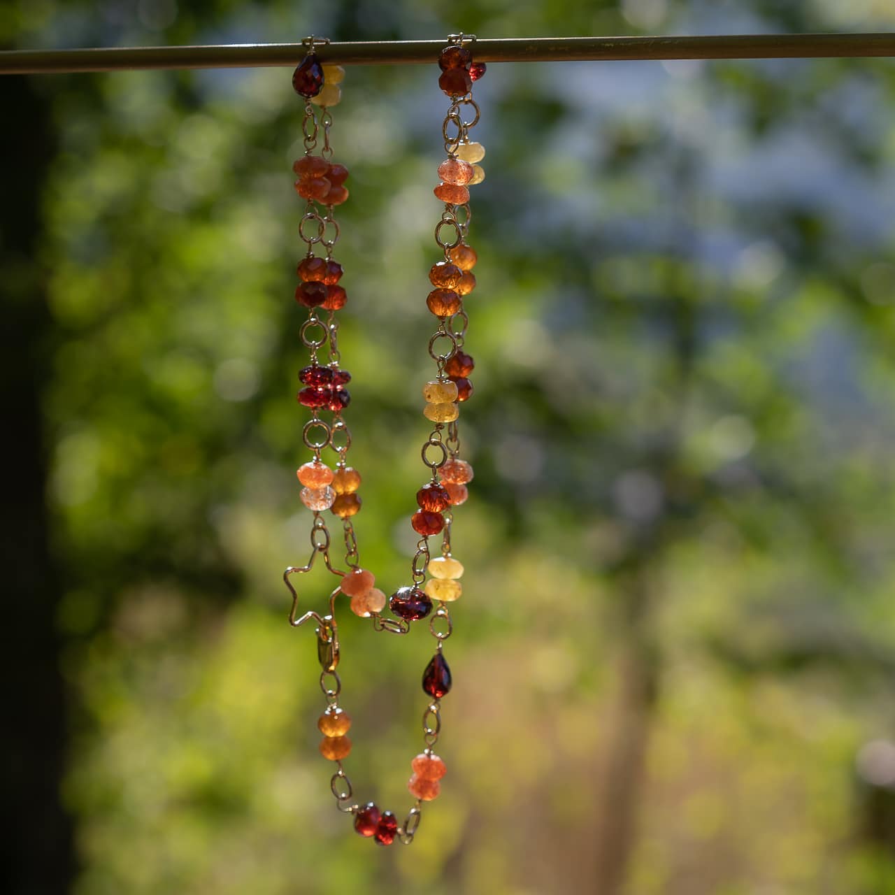 Collier gold filled en Héliodore, pierre de soleil, Grenat almandin et hessonite