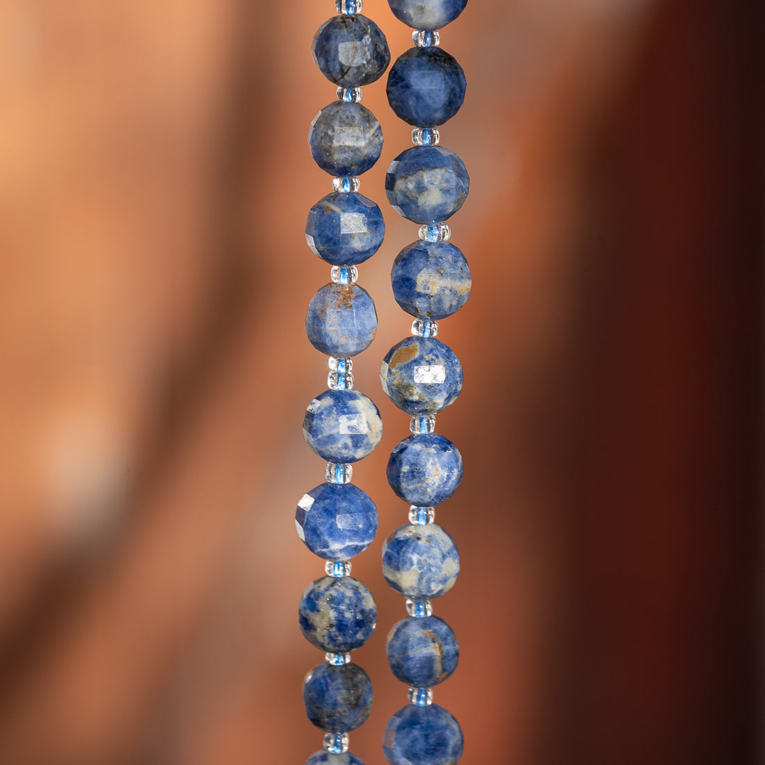 Perles rondes lanternes facettes de Sodalite de 9/10 mm ( lot de 4 perles )