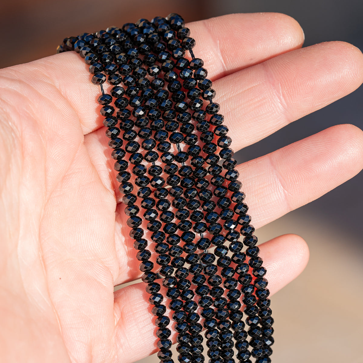 Perles rondelles facettes de Spinelle noire de 3/4 mm ( rang complet )