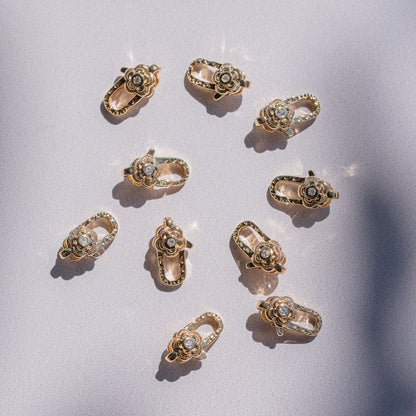 Fermoirs mousqueton fleur en laiton plaqué or 18k et zirconium de 11,5 mm ( à l&