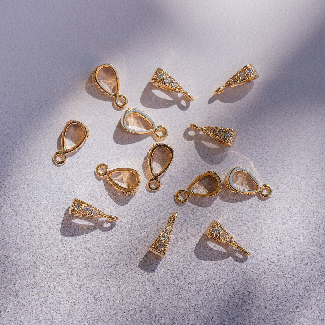 Bélières/attaches en laiton plaqué or 18k et zirconium de 9,5 mm ( à l&