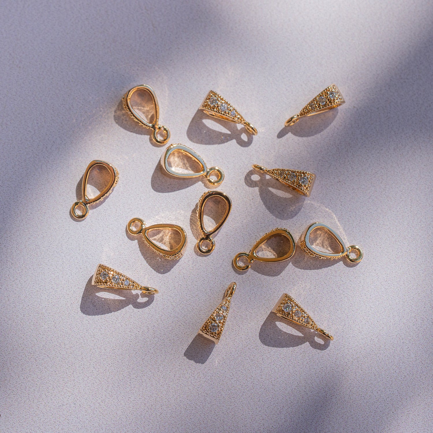 Bélières/attaches en laiton plaqué or 18k et zirconium de 9,5 mm ( à l&
