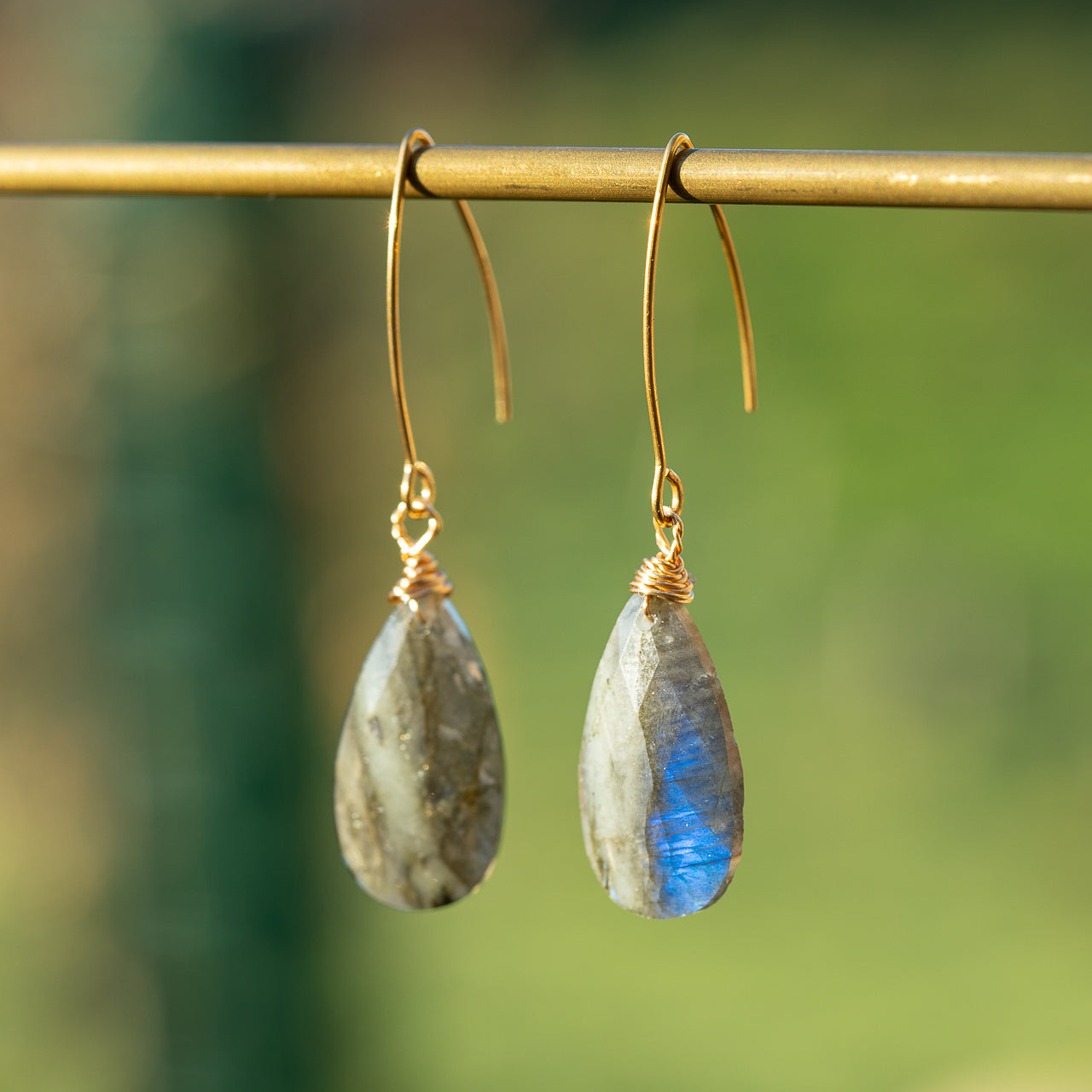 Adorables fins pendentifs facettes de Labradorite de 25 mm ( à l&