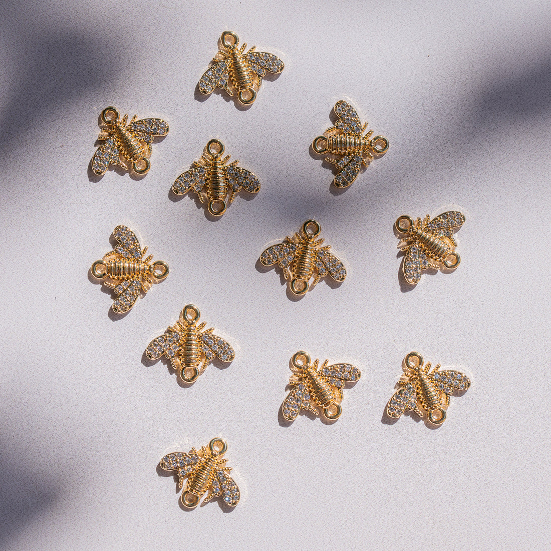 Connecteur abeille en laiton plaqué or 18k et zirconium de 13,5 mm ( à l&