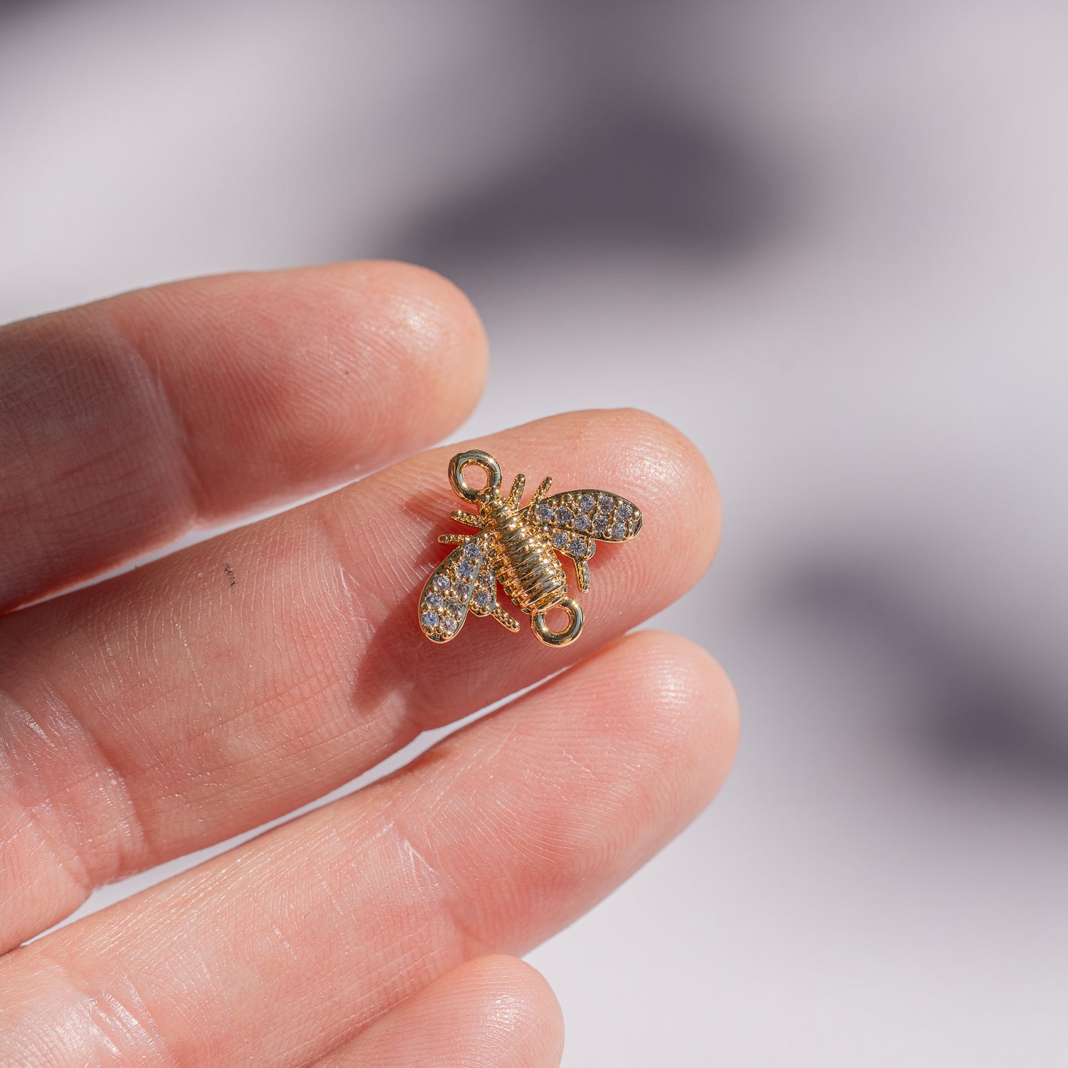 Connecteur abeille en laiton plaqué or 18k et zirconium de 13,5 mm ( à l&