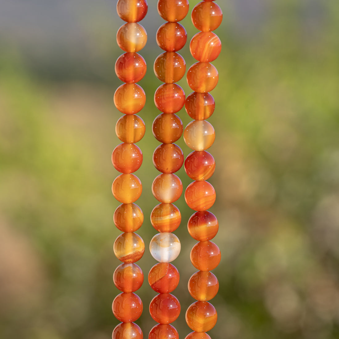 Perles rondes lisses de Cornaline de 8 mm ( rang de env 48 perles )