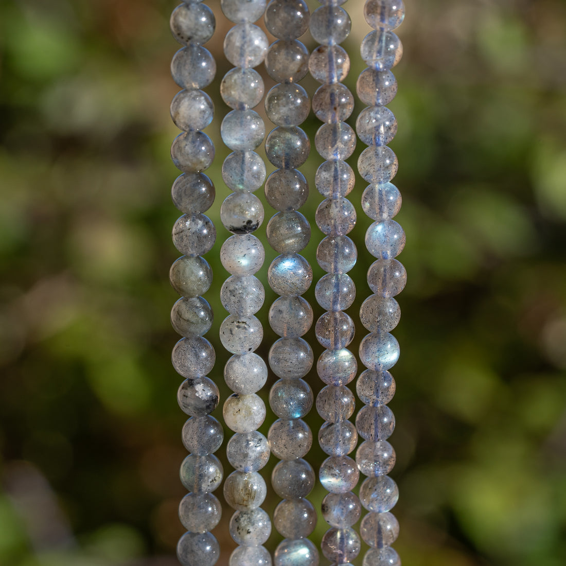 Perles rondes lisses de Labradorite de 5,5/6 mm ( rang de env 68/62 perles )