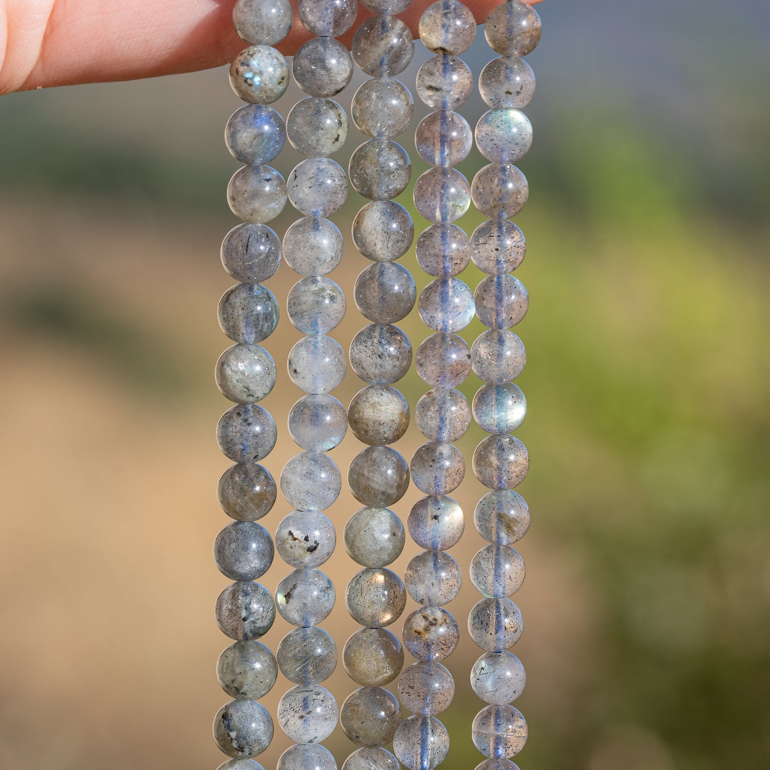 Perles rondes lisses de Labradorite de 5,5/6 mm ( rang de env 68/62 perles )