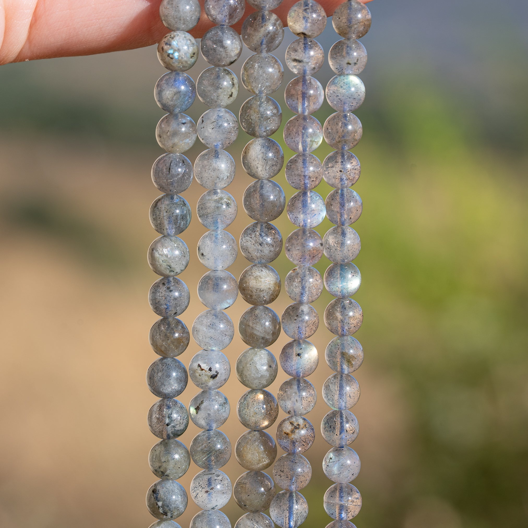 Perles rondes lisses de Labradorite de 5,5/6 mm ( rang de env 68/62 perles )