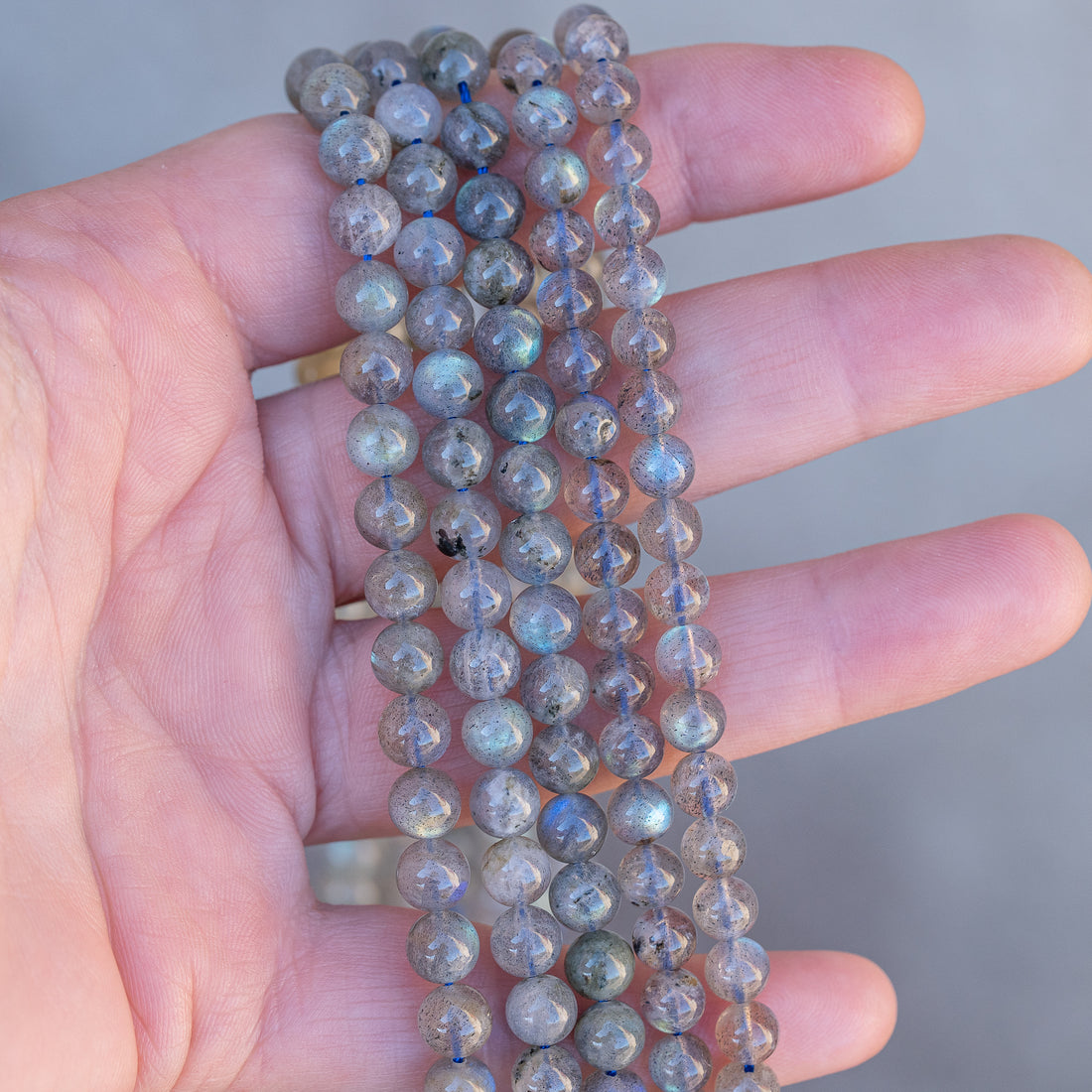 Perles rondes lisses de Labradorite de 5,5/6 mm ( rang de env 68/62 perles )