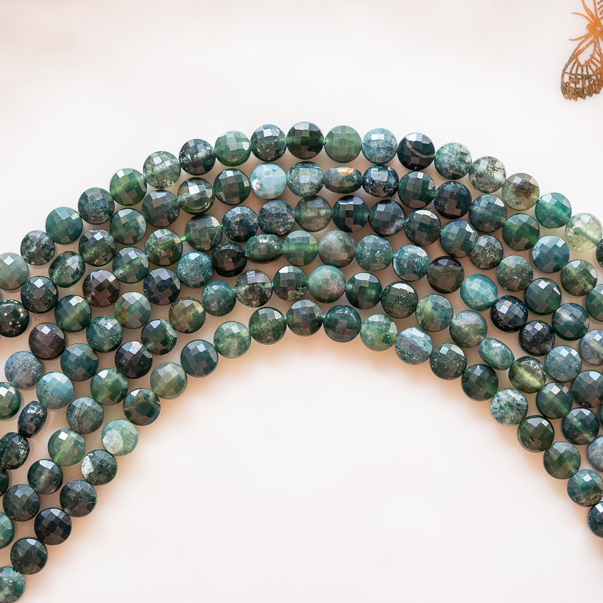 Perles rondes plates facettes en Agate mousse de 6 mm ( rang de env 60 perles )