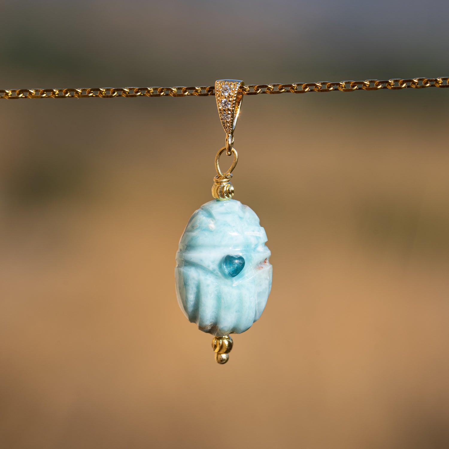 Les pendentifs &quot;Nidhih &quot; scarabées avec cabochons en Tourmaline au choix