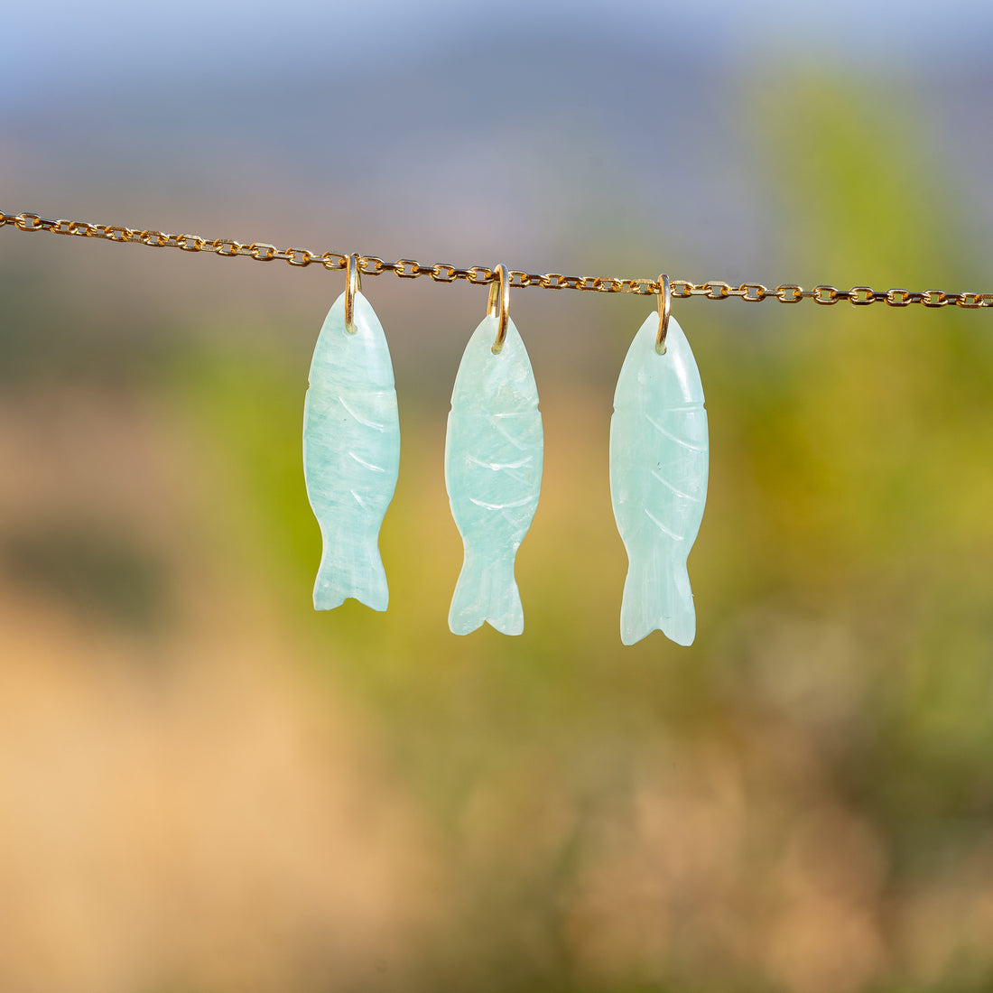 Les &quot; Nidhih &quot; poissons en Amazonite de 26 mm avec anneau en inox plaqué or