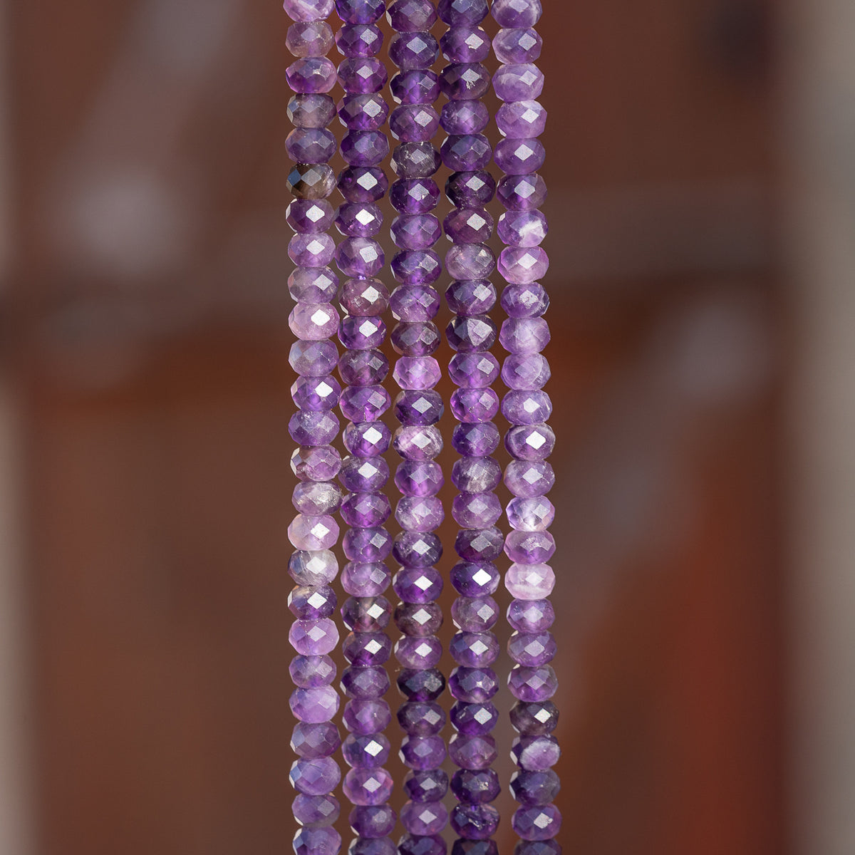 Perles rondelles facettes en Améthyste de 6 x 4 mm ( 1/2 rang de env 44 perles )