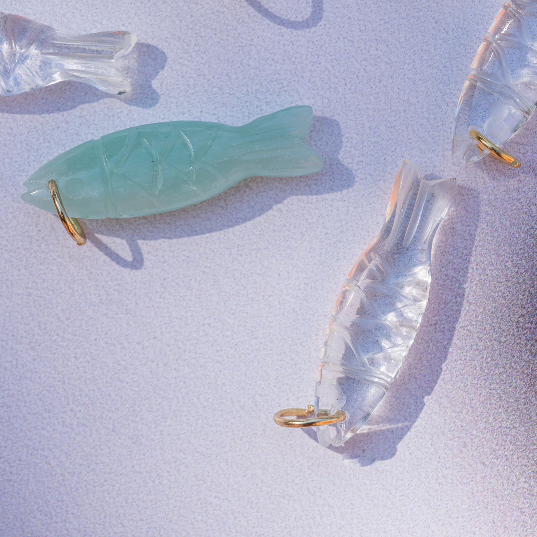 Les &quot; Nidhih &quot; poissons en Cristal de roche de 26 mm avec anneau en inox plaqué or