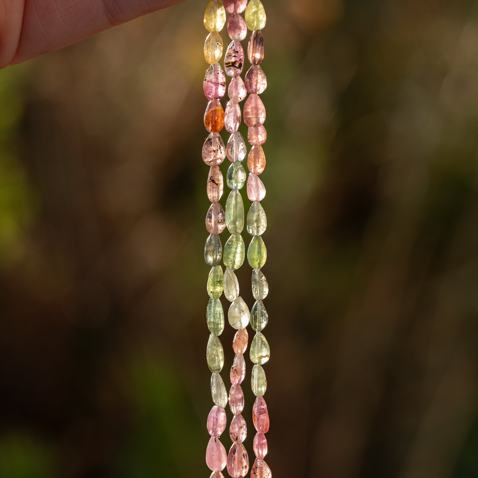 Fil de env 38 cm de perles gouttes facettes de Tourmaline multicolore de env 5 à 6,5 mm