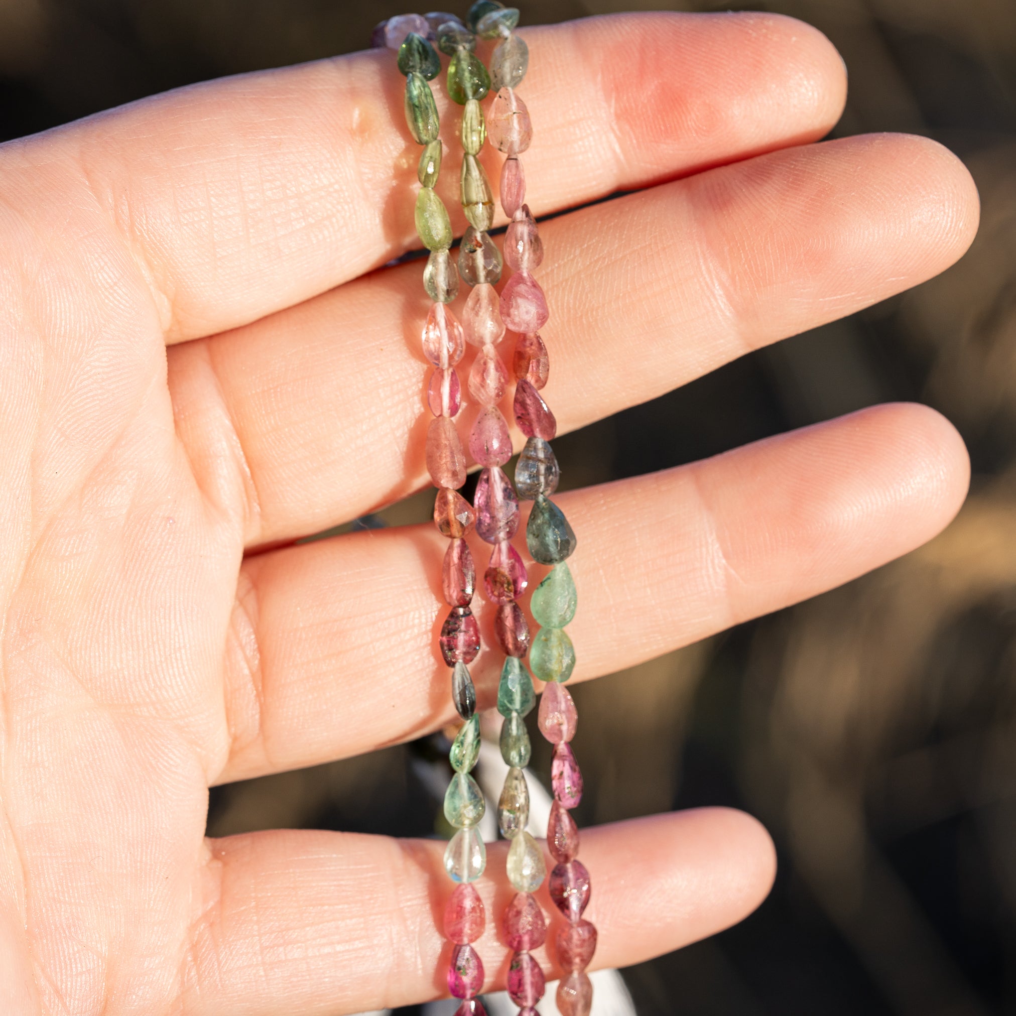 Fil de env 38 cm de perles gouttes facettes de Tourmaline multicolore de env 5 à 6,5 mm