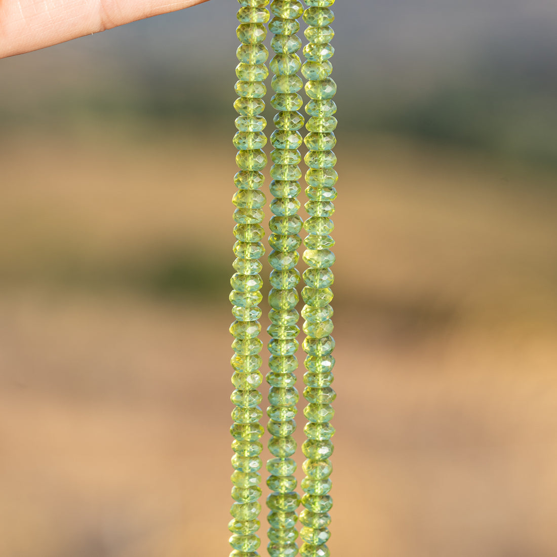 Perles rondelles facettes de Péridot de env 5 mm ( lot de 4 perles )