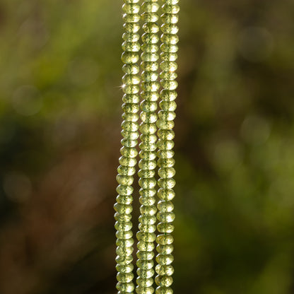 Perles rondelles facettes de Péridot de env 5 mm ( lot de 4 perles )