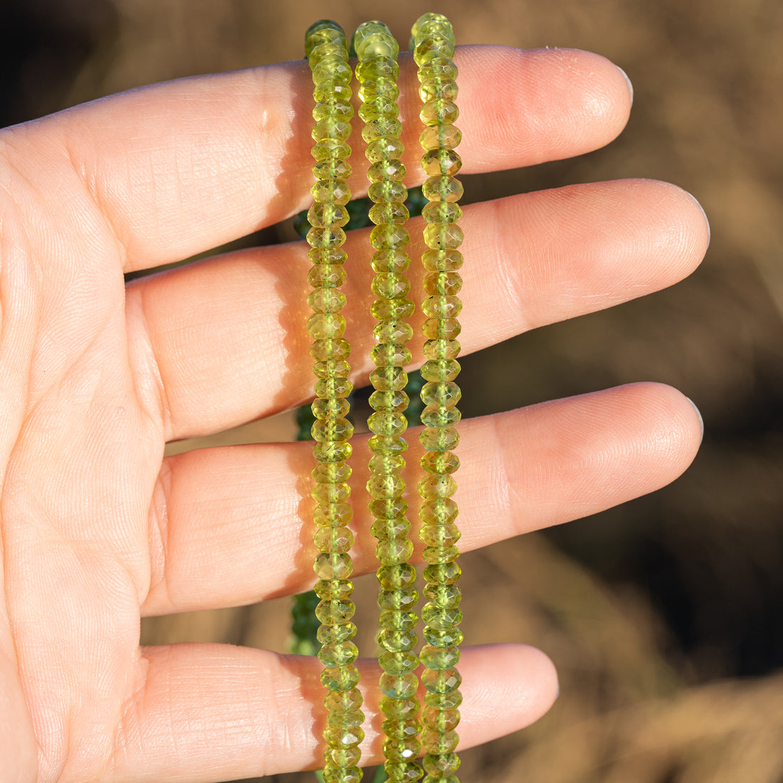 Perles rondelles facettes de Péridot de env 5 mm ( lot de 4 perles )