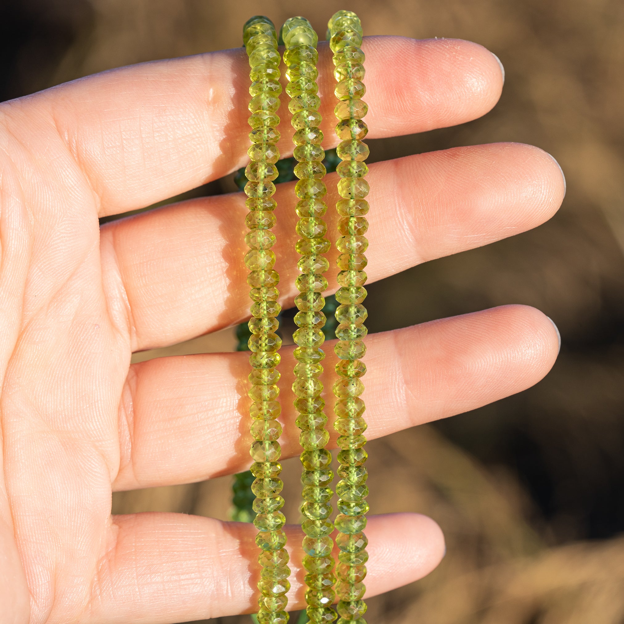 Perles rondelles facettes de Péridot de env 5 mm ( lot de 4 perles )