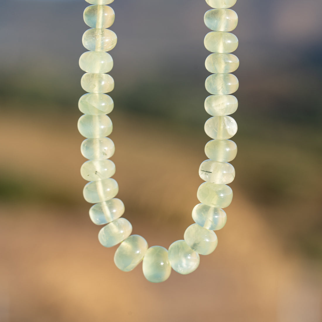 Perles rondelles lisses de Préhnite de 6 à 9,5 mm au choix  ( lot de 4 perles )
